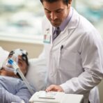 BPAP Philips A40 usado por un medico